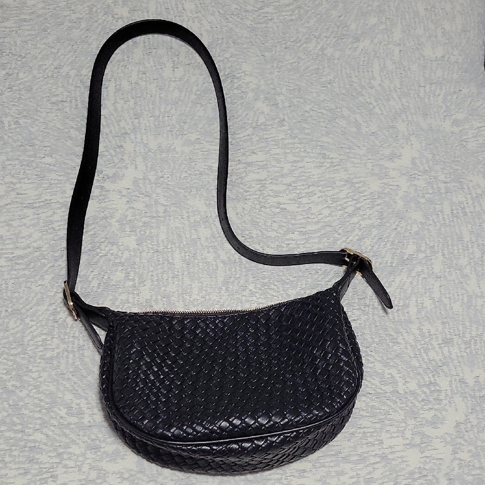 Elegant Black Woven Shoulder Bag